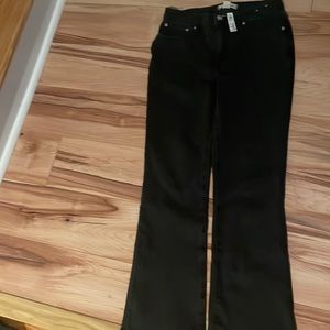 Mid-rise kick out jeans